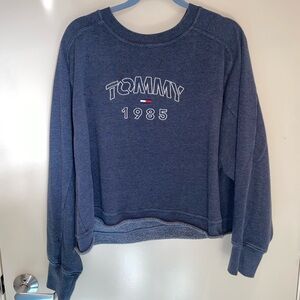 Women’s Tommy heather blue cropped boxy sweatshirt.